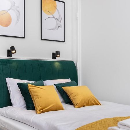 Premium Splendid Old Town Suites - By Upstairs Krasków Εξωτερικό φωτογραφία