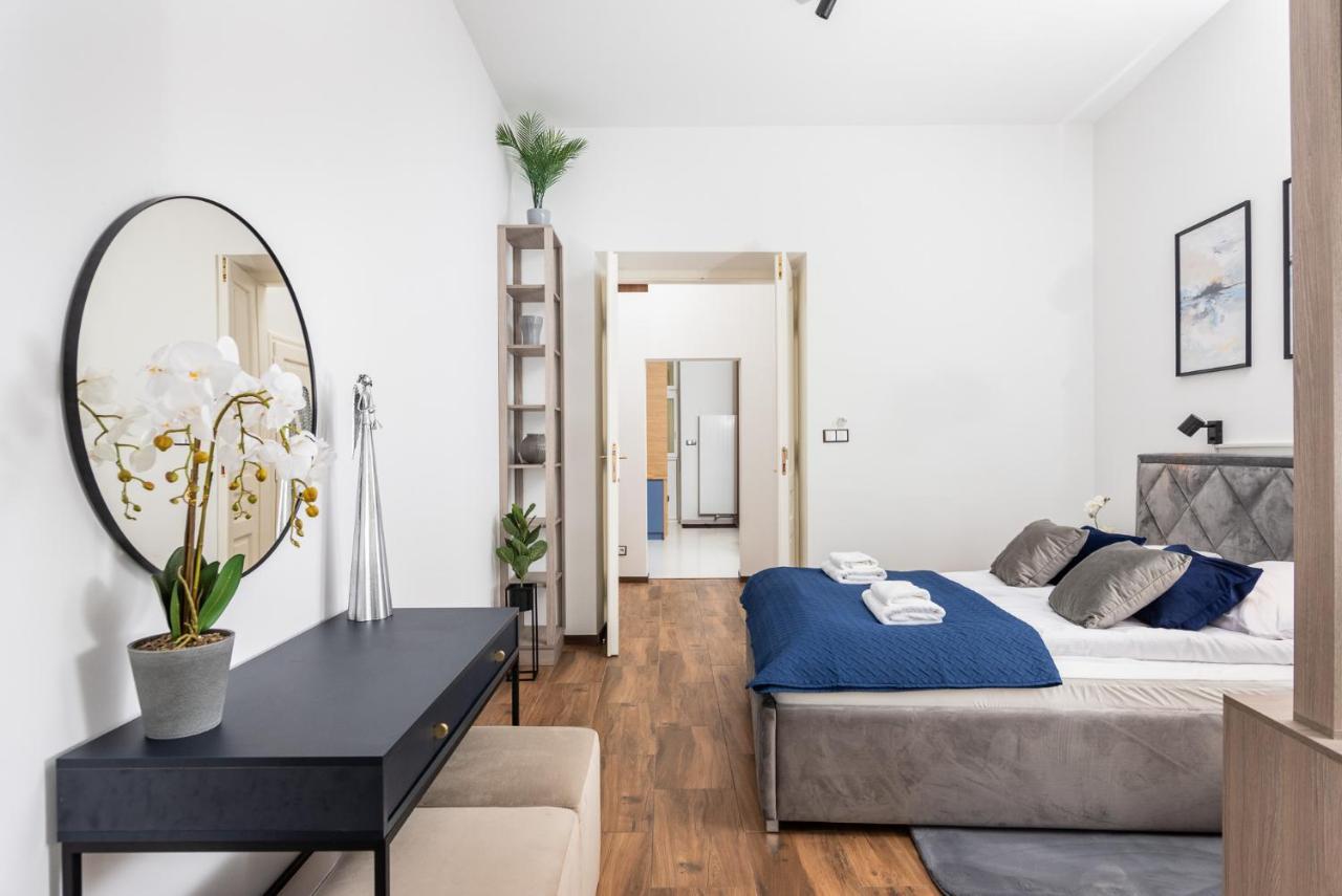 Premium Splendid Old Town Suites - By Upstairs Krasków Εξωτερικό φωτογραφία